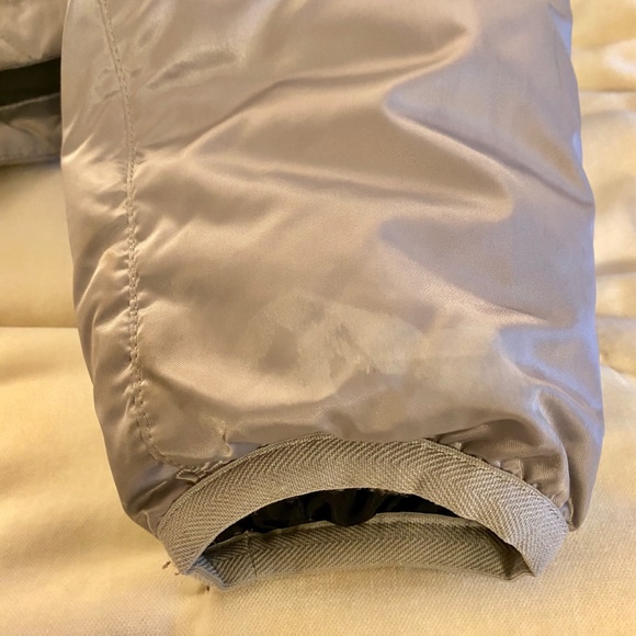 North Face women's silver puffer jacket sz small - Picture 8 of 9